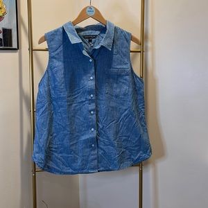 NWOT- Tommy Hilfiger buttons down Denim Top